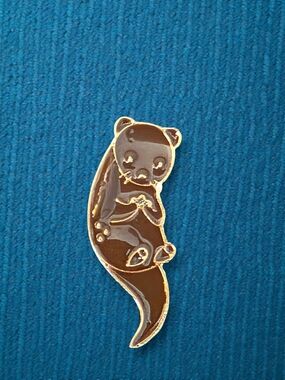 🦦 Brown Enamel Otter Pin with Gold Trim